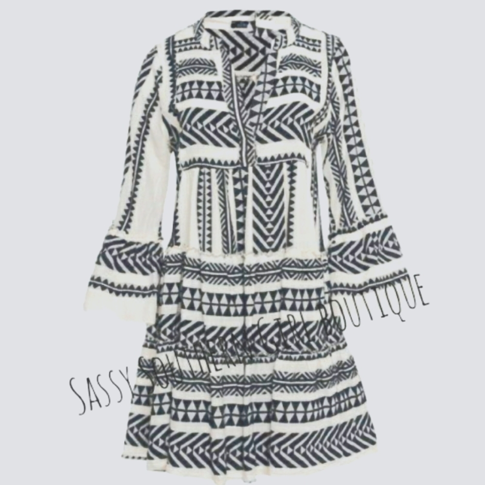 ⭐🆕Boho Navy and white Aztec print babydoll dress - Picture 5 of 10